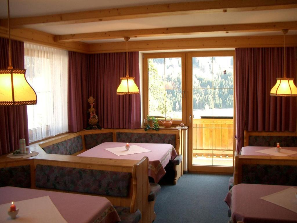 Haus Mader Hotel Trins Exterior photo