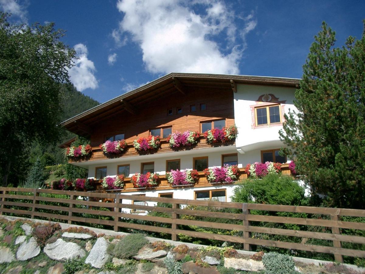 Haus Mader Hotel Trins Exterior photo